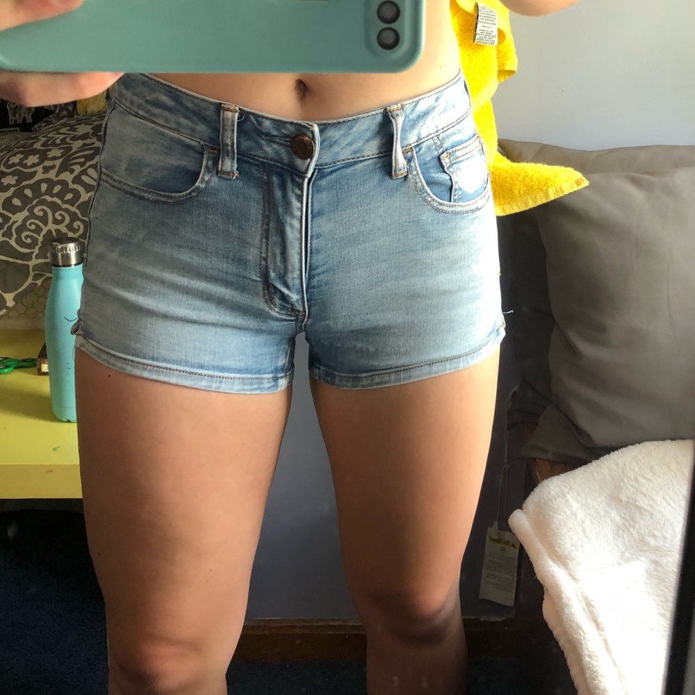 American eagle light wash shortie